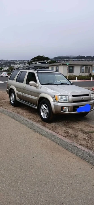 2002 Infiniti QX4 - Image 2 of 8