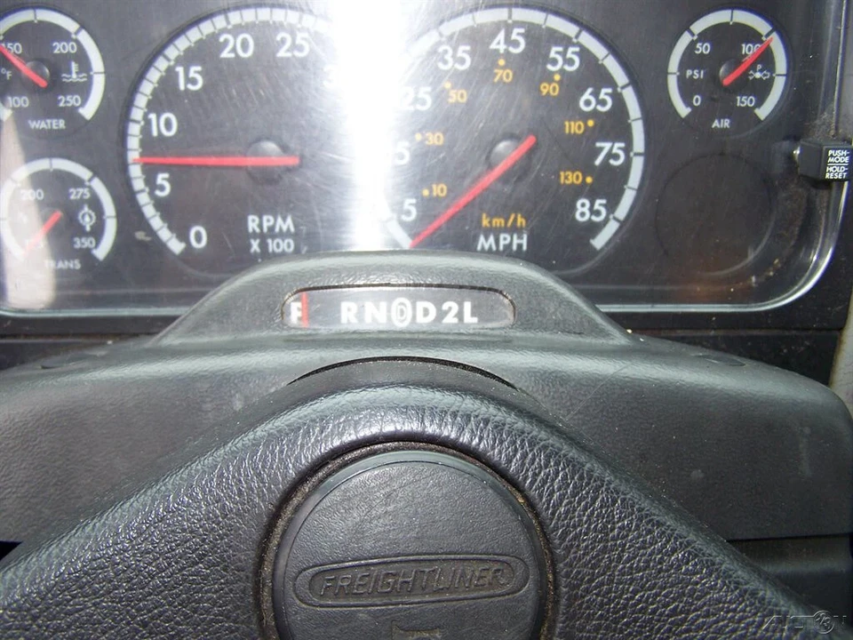 2002 International Harvester - Image 8 of 12