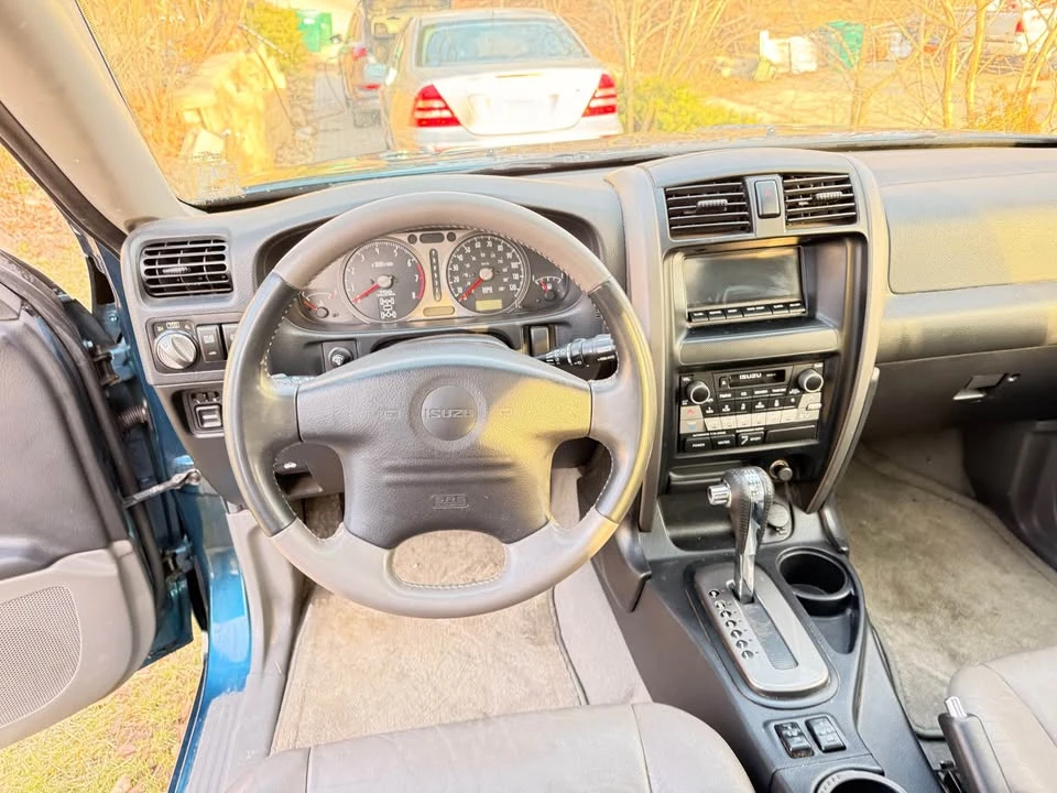 2002 Isuzu - Image 8 of 15