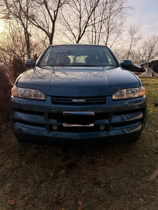 2002 Isuzu - Image 2 of 15