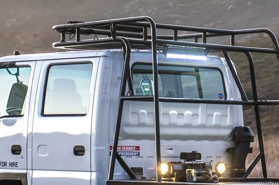 2002 Isuzu Elf - Image 14 of 31