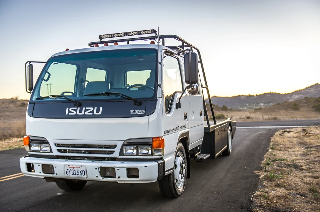 2002 Isuzu Elf - Image 8 of 31