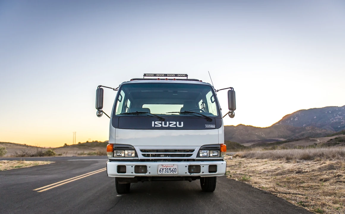 2002 Isuzu Elf - Image 7 of 31