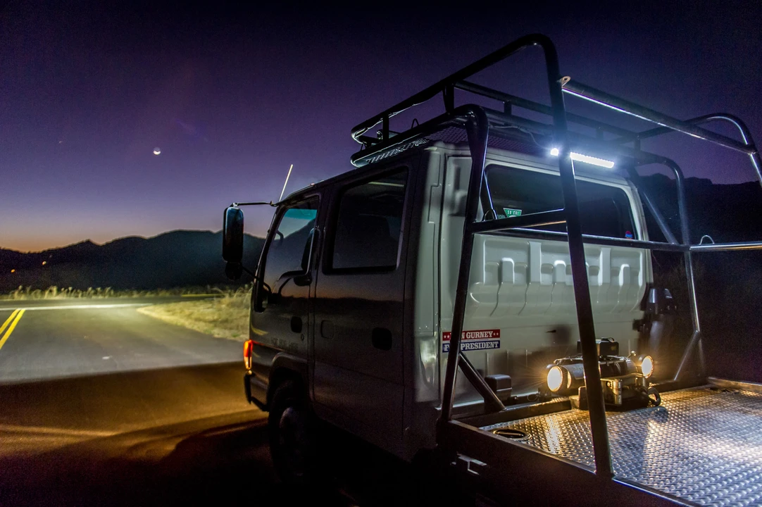 2002 Isuzu Elf - Image 16 of 31