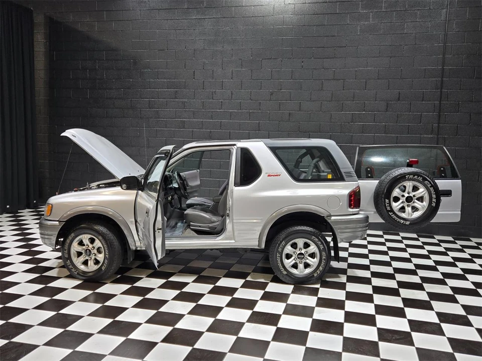 2002 Isuzu Rodeo - Image 2 of 31