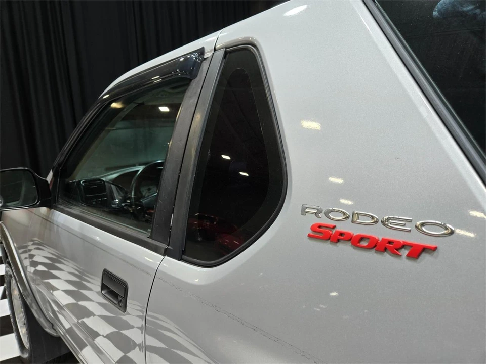 2002 Isuzu Rodeo - Image 24 of 31