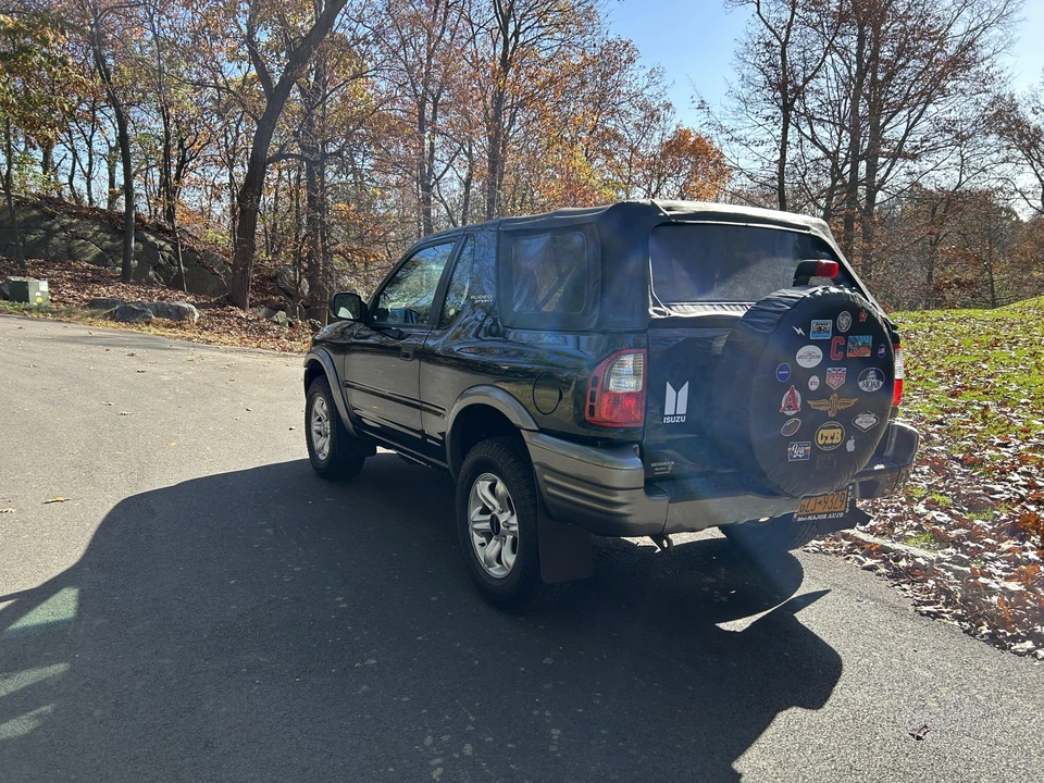 2002 Isuzu Rodeo - Image 10 of 29