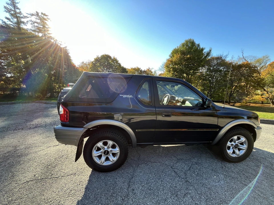 2002 Isuzu Rodeo - Image 19 of 29