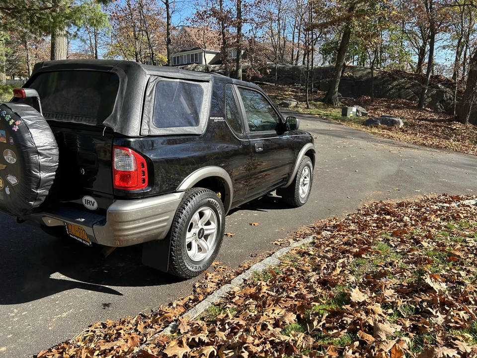 2002 Isuzu Rodeo - Image 16 of 29