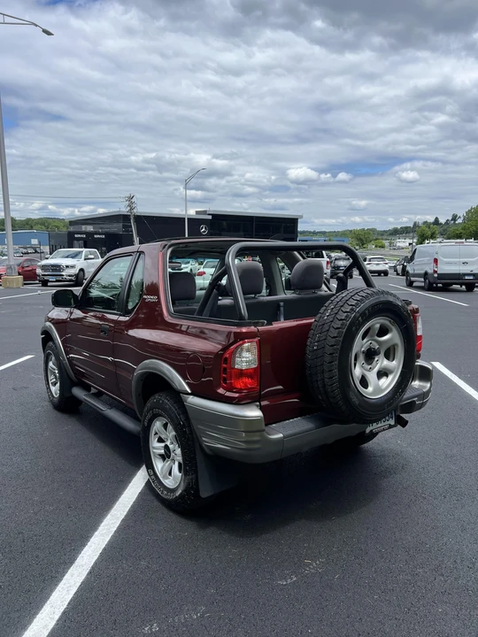 2002 Isuzu Rodeo - Image 11 of 31
