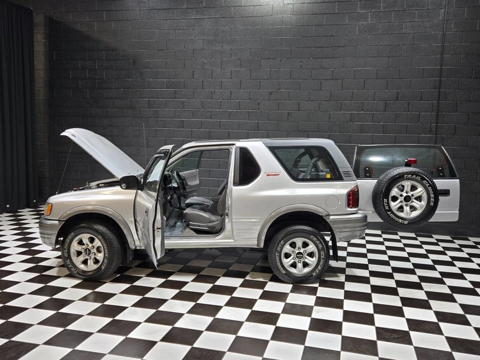 2002 Isuzu Rodeo - Image 2 of 12
