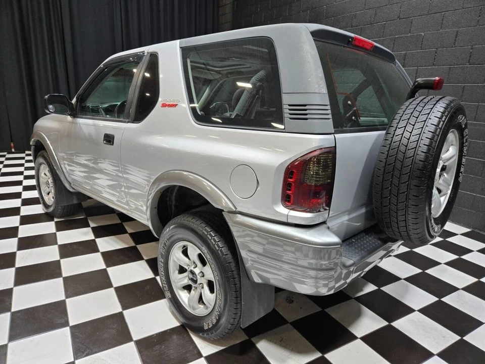 2002 Isuzu Rodeo - Image 4 of 12