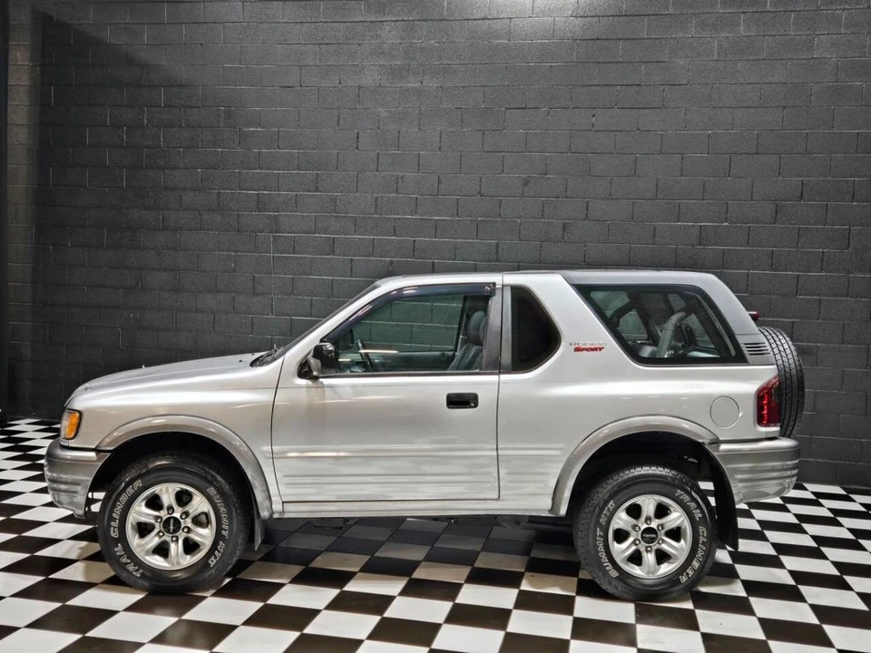 2002 Isuzu Rodeo - Image 3 of 12