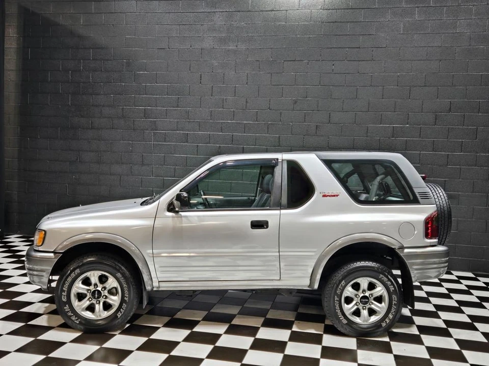 2002 Isuzu Rodeo - Image 3 of 12