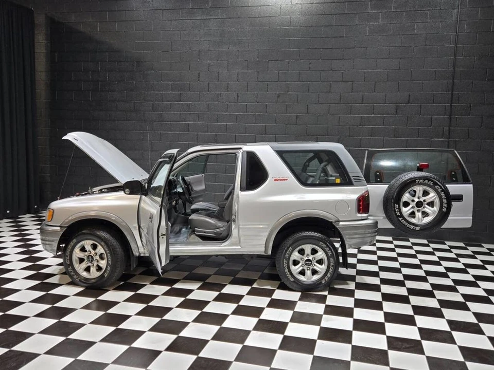 2002 Isuzu Rodeo - Image 2 of 12