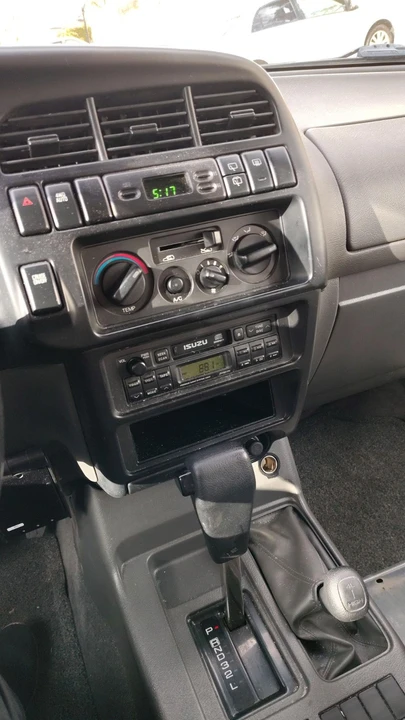 2002 Isuzu Trooper - Image 10 of 15