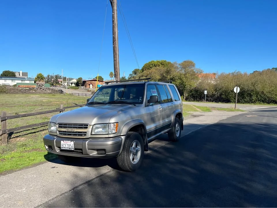 2002 Isuzu Trooper - Image 2 of 10