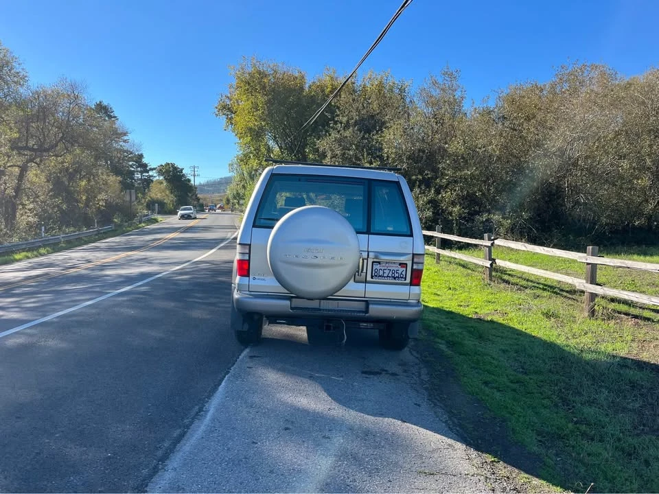 2002 Isuzu Trooper - Image 4 of 10