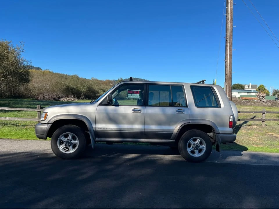 2002 Isuzu Trooper - Image 3 of 10
