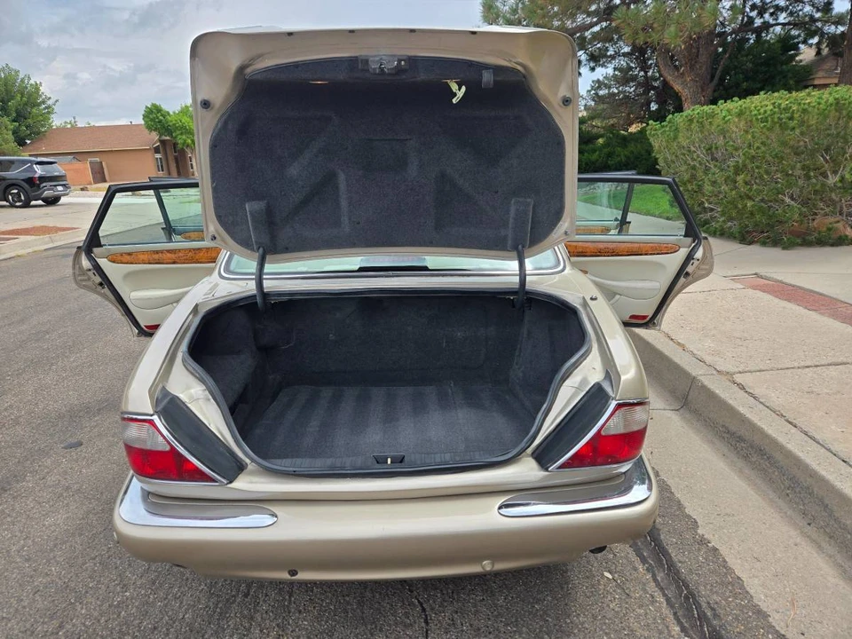 2002 Jaguar X308 XJ - Image 15 of 22