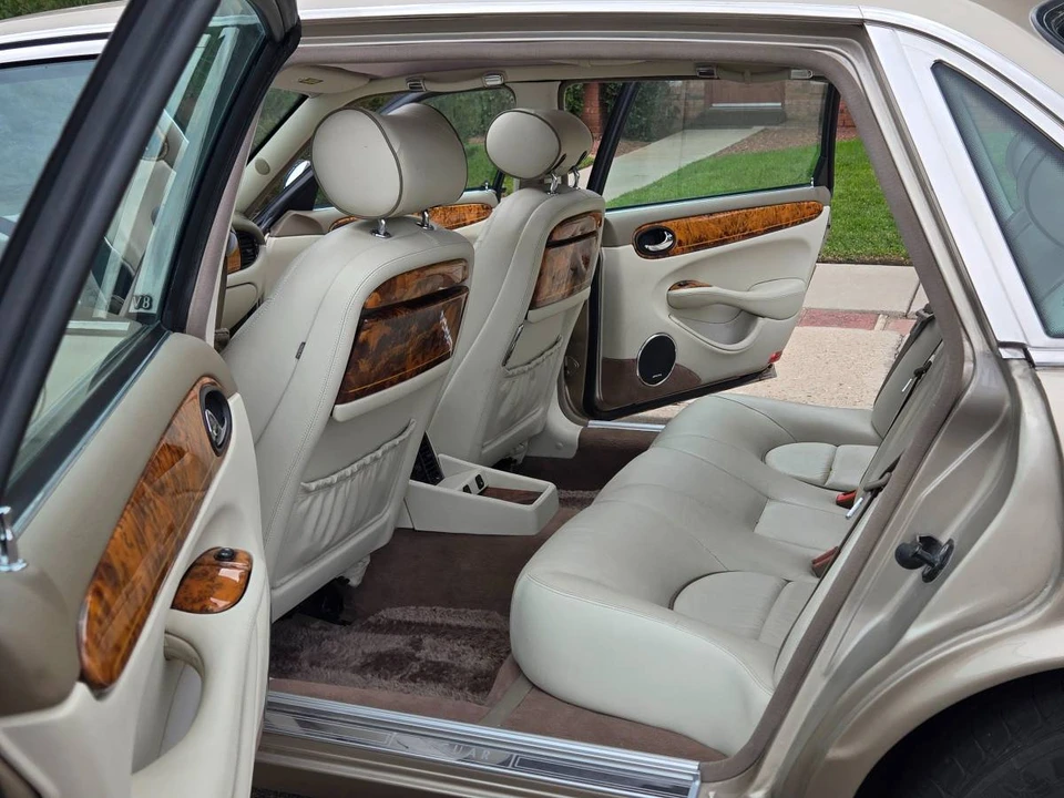 2002 Jaguar X308 XJ - Image 11 of 22