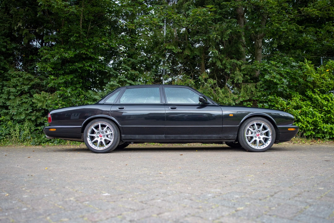 2002 Jaguar X308 XJR - Image 10 of 31