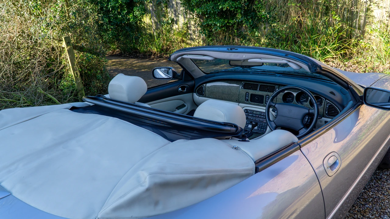 2002 Jaguar X100 XK8 - Image 17 of 31