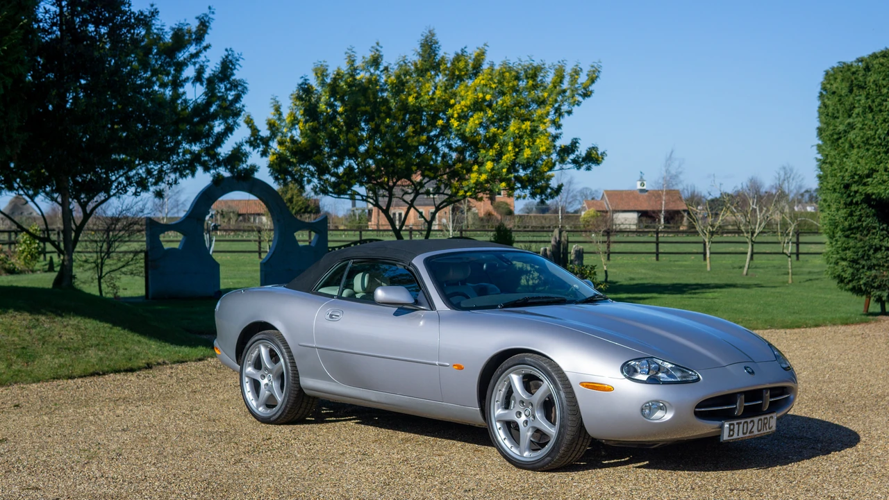 2002 Jaguar X100 XK8 - Image 11 of 31
