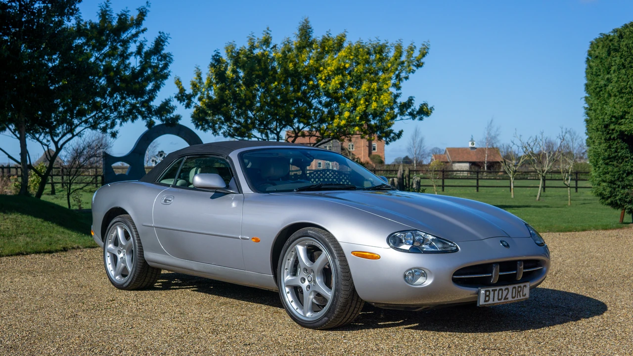 2002 Jaguar X100 XK8 - Image 13 of 31