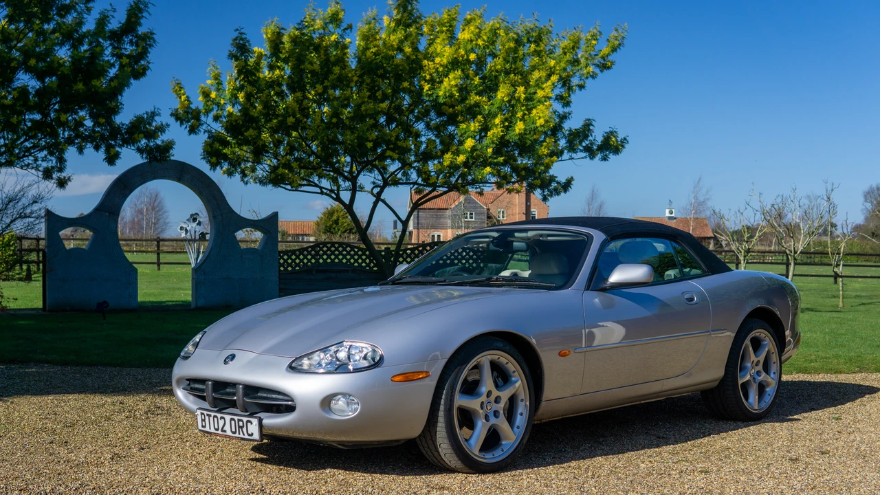 2002 Jaguar X100 XK8 - Image 14 of 31