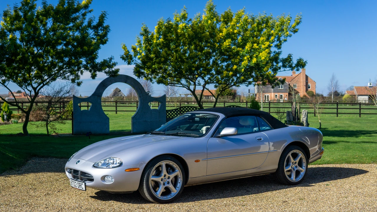 2002 Jaguar X100 XK8 - Image 15 of 31