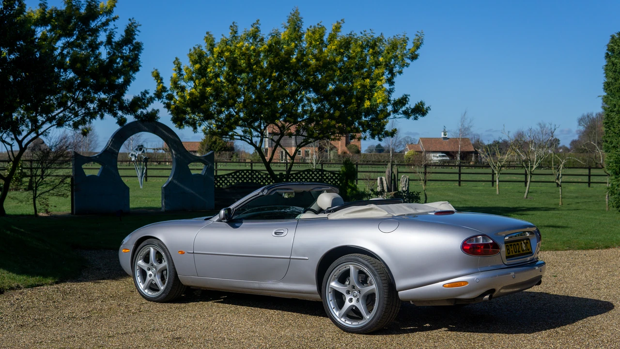 2002 Jaguar X100 XK8 - Image 16 of 31