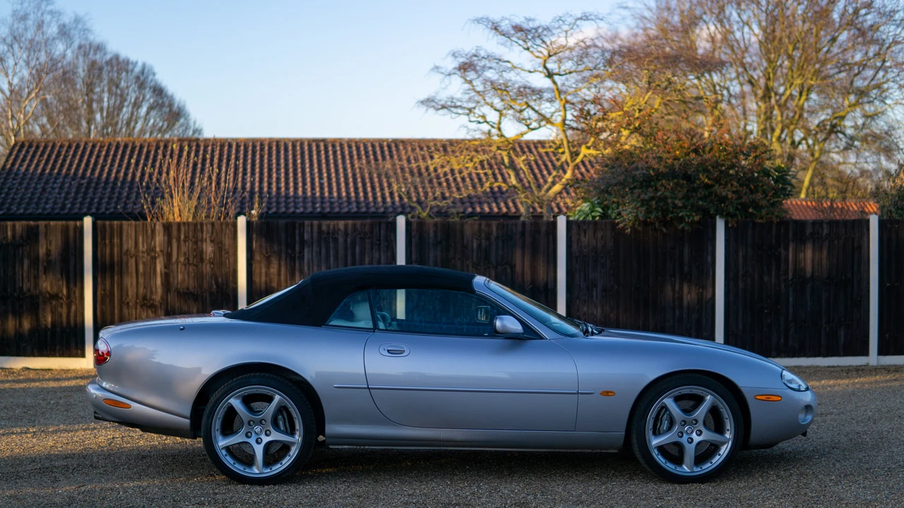 2002 Jaguar X100 XK8 - Image 10 of 31