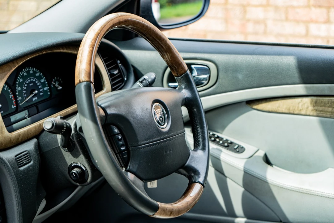 2002 Jaguar S-Type 2nd Gen - Image 17 of 30