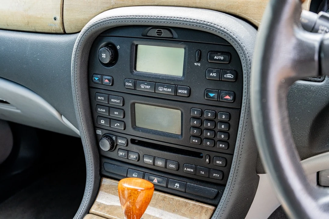 2002 Jaguar S-Type 2nd Gen - Image 22 of 30