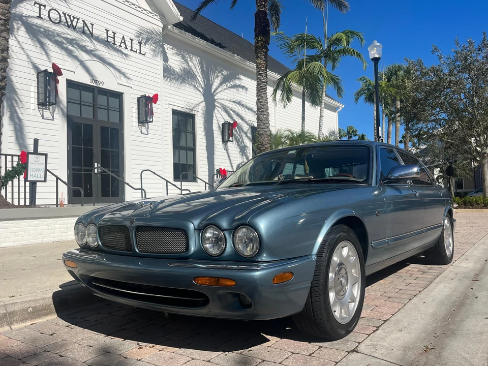 2002 Jaguar X308 XJR - Image 13 of 31