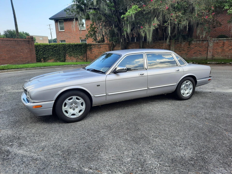 2002 Jaguar X308 XJ - Image 2 of 31