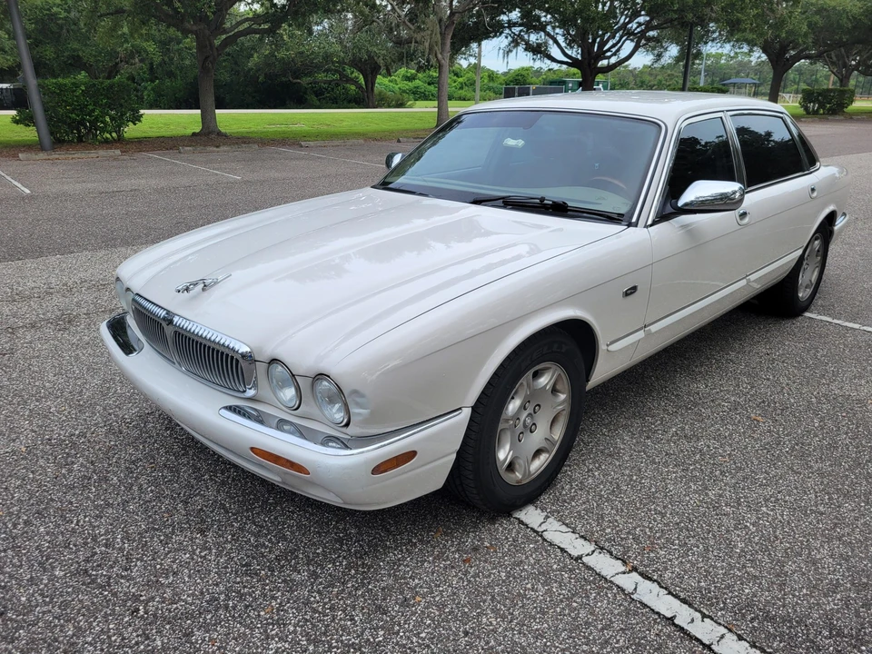 2002 Jaguar X308 XJ - Image 2 of 31