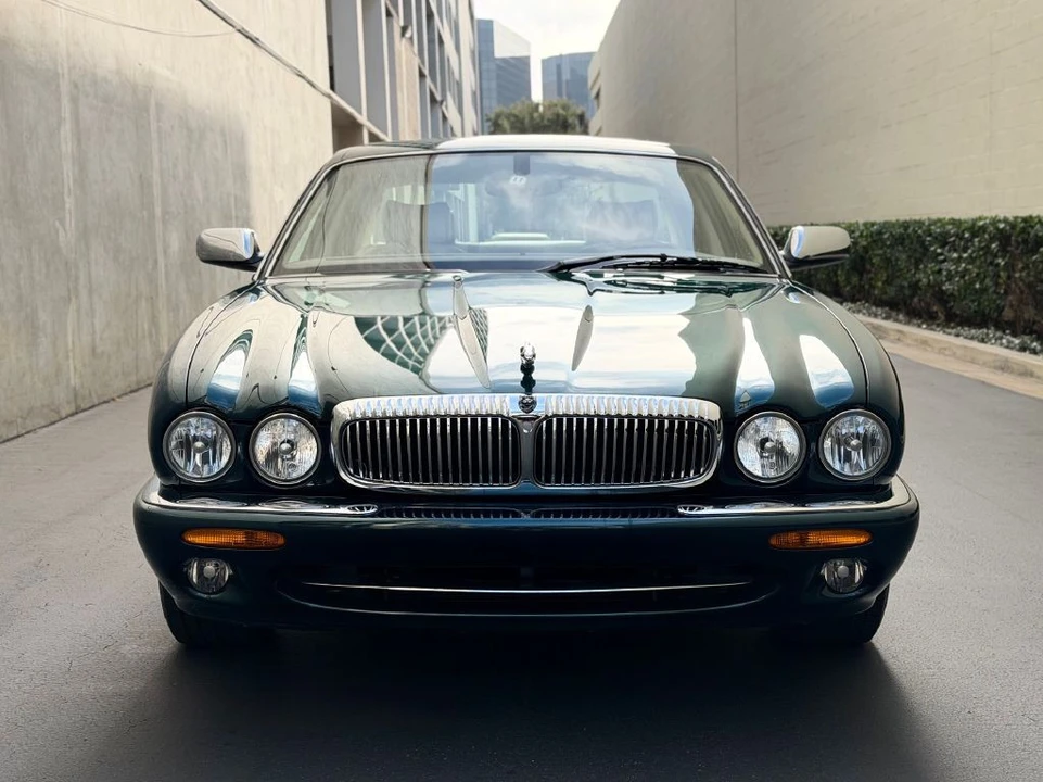 2002 Jaguar X308 XJ - Image 4 of 21