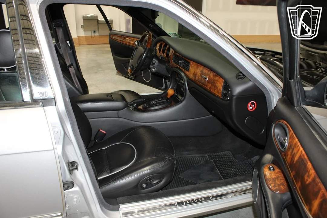 2002 Jaguar X308 XJ - Image 8 of 12