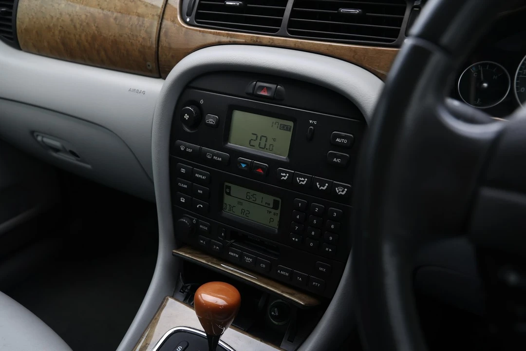 2002 Jaguar X-Type - Image 23 of 30