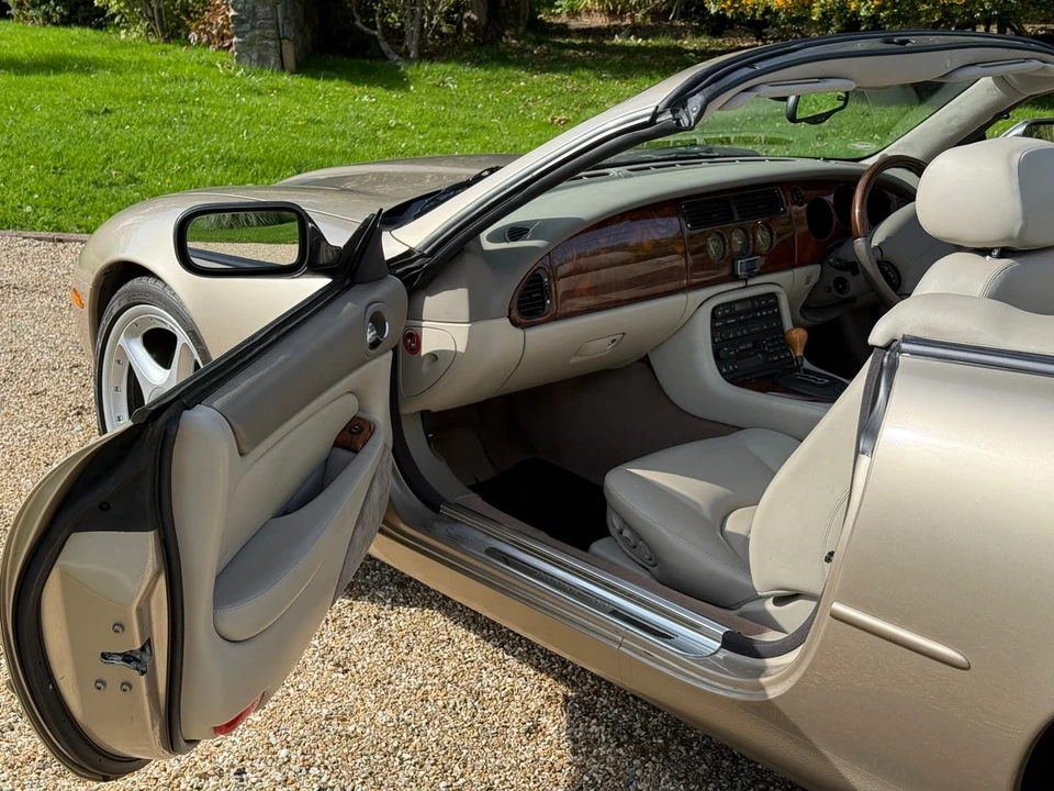 2002 Jaguar X100 XKR - Image 19 of 30