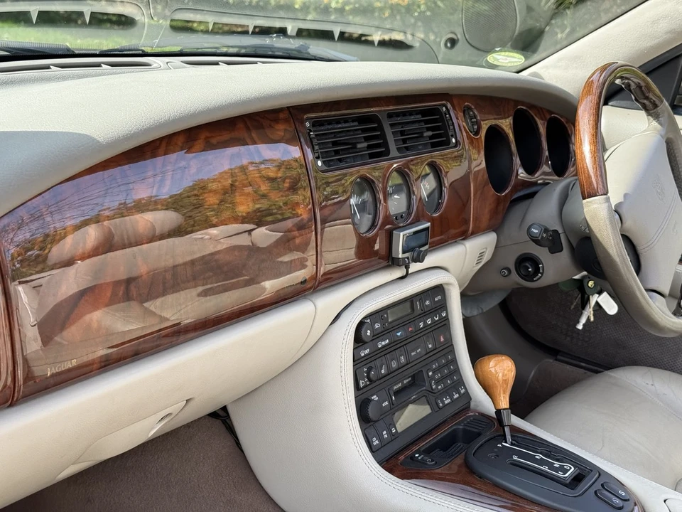 2002 Jaguar X100 XKR - Image 21 of 30