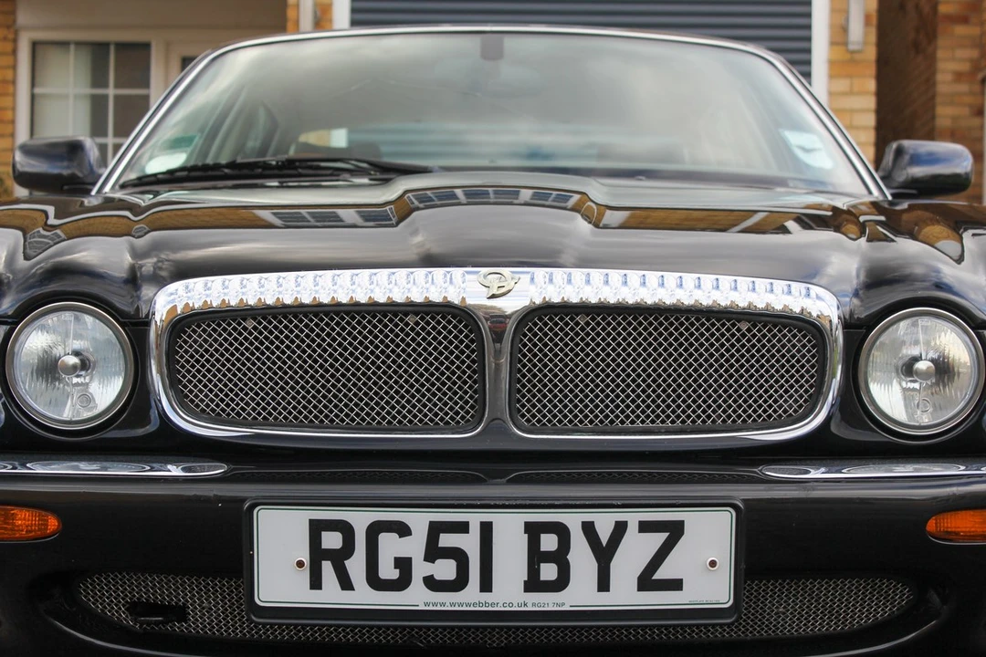 2002 Jaguar X308 XJ - Image 10 of 30