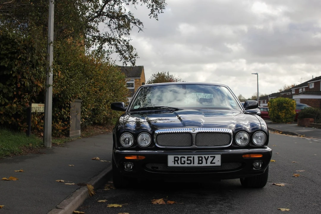 2002 Jaguar X308 XJ - Image 3 of 30