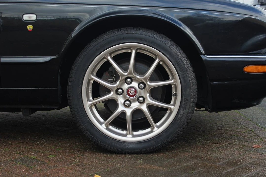2002 Jaguar X308 XJ - Image 5 of 30