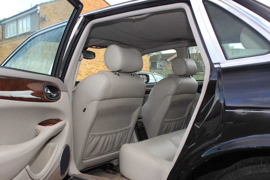 2002 Jaguar X308 XJ - Image 8 of 30