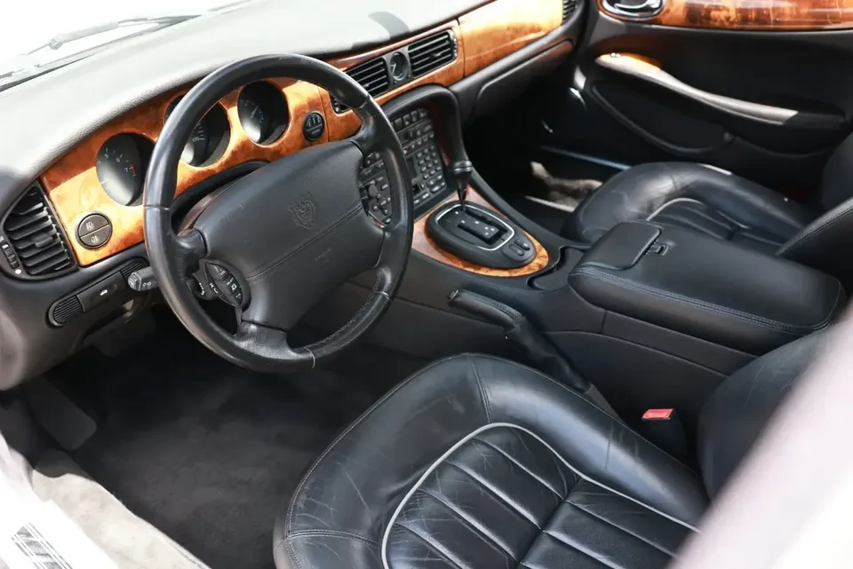 2002 Jaguar X308 XJ - Image 9 of 10