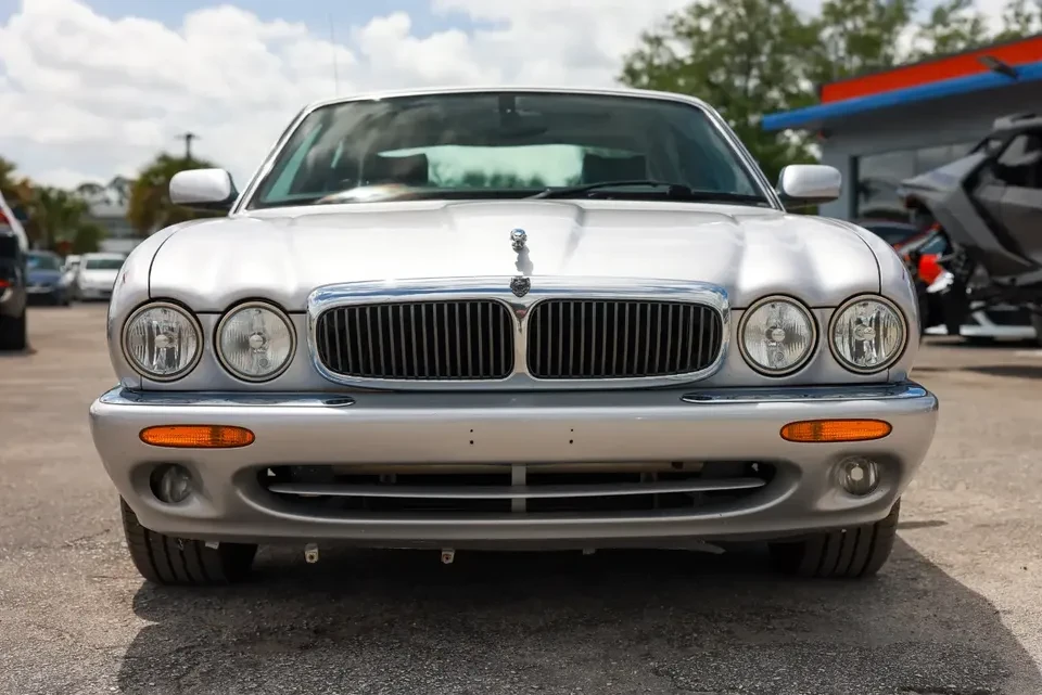 2002 Jaguar X308 XJ - Image 2 of 10