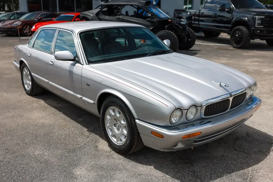 2002 Jaguar X308 XJ - Image 3 of 10